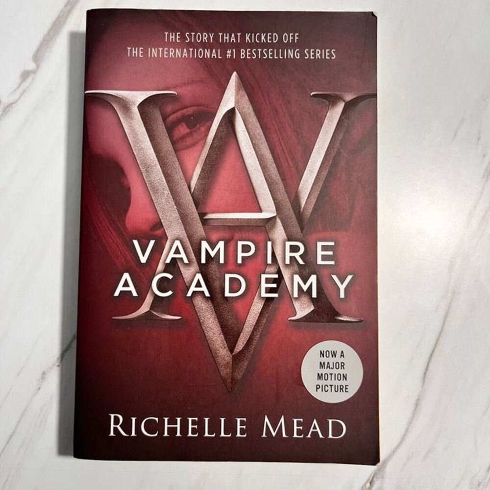 Vampire Academy Paperback By Richelle Mead - Free Shipping